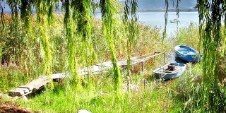 湖中的小船
