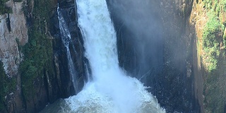 美丽的和最高的瀑布在考埃国家公园