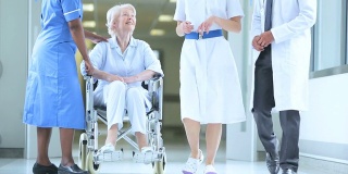 护理人员病人轮椅现代医院