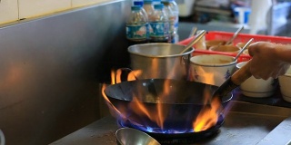 烹饪时平底锅着火