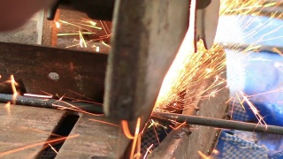 金属锯切割钢视频素材模板下载