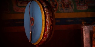 尼泊尔Mustang地区一座佛教寺庙内的鼓