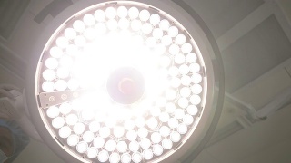 手术室的手术灯视频素材模板下载