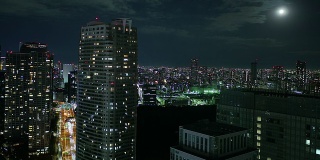 东京夜景在满月下的4K时间间隔。