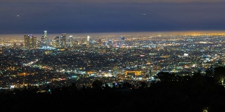 洛杉矶市夜间航拍全景图