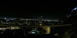 私人阳台上的迪拜夜景。