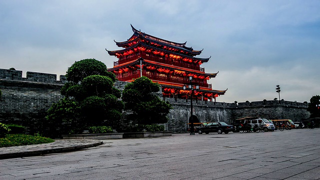 从日落到傍晚，潮州古城门和城墙，中国广东省