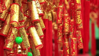 中国红色假鞭炮:文字意味着对即将到来的中国新年最好的祝愿和好运视频素材模板下载