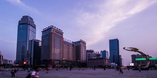 中国沈阳，2014年8月1日:中国沈阳火车站北站广场