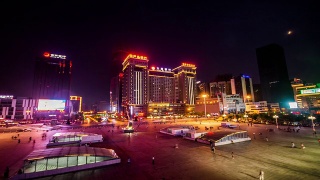 中国沈阳，2014年8月1日:中国沈阳火车站北站广场夜景视频素材模板下载