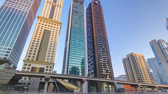 阿拉伯联合酋长国迪拜谢赫扎耶德路上的摩天大楼