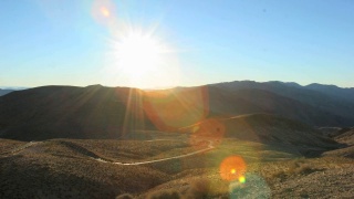 沙漠山丘上的日出时间流逝视频素材模板下载