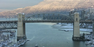 Burrard街大桥。加拿大的温哥华BC。