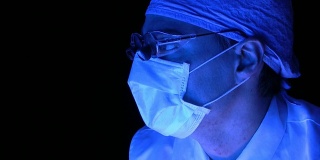蓝色的外科医生