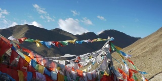 西藏山区的经幡2