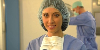 一位微笑的女外科医生的肖像;高清照片JPEG，多莉。