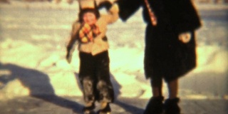 小女孩学滑冰(1942年8毫米胶片)