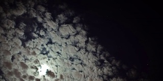 月亮，云彩和星星-时间流逝