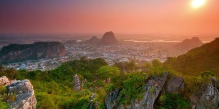 岘港日落时拍摄于大理石山，越南