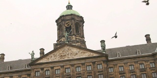 有鸟的阿姆斯特丹皇家宫殿