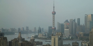 上海黄浦江上高耸的高楼大厦