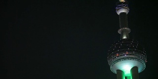 夜景拍摄东方明珠塔豆荚在上海