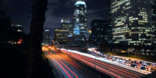 洛杉矶夜间高速公路交通的运动控制时间流逝