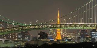 晚上的彩虹桥和东京塔