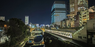 一个繁忙的东京火车站晚上的时间流逝