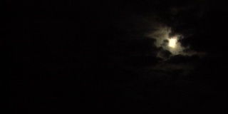 月与云的夜晚