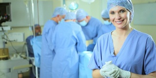 肖像女护士穿手术服手术室