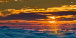 金色日出特写云覆盖阿巴拉契亚山脉