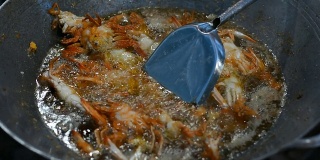 新鲜的螃蟹煮熟