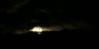 云间满月