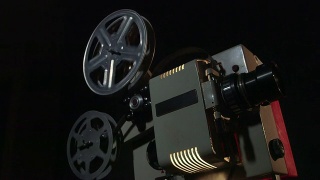 多莉:老式16毫米电影放映机放映电影视频素材模板下载
