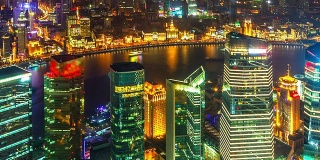 中国上海的夜晚。延时(缩小)