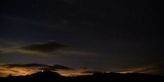 夏威夷火山上空的夜空