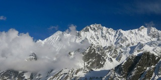 雪山的时间。尼泊尔喜马拉雅山脉