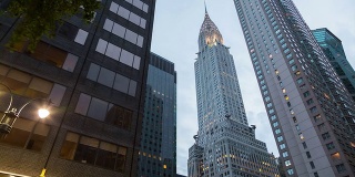 延时与运动控制相机的克莱斯勒大厦，纽约和曼哈顿的摩天大楼在日落