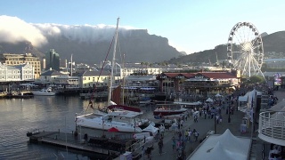 摇摄维多利亚和阿尔弗雷德码头，开普敦，南非视频素材模板下载
