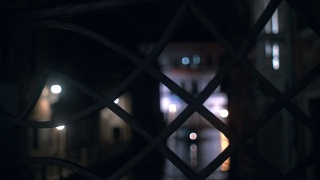 在夜间拍摄威尼斯运河视频素材模板下载