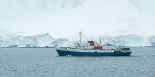 南极洲研究船特写
