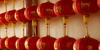 中国的纸灯笼在寺庙庆祝中国新年