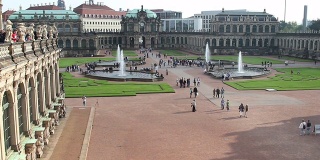 德累斯顿茨温格宫洛可可风格，德国皇家宫廷场所。美丽的欧洲，文化和风景。旅游观光，游客观赏德国地标。世界旅行，西欧旅行城市景观，户外拍摄