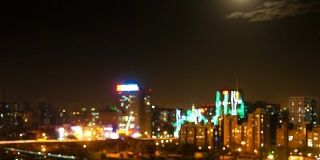 月亮在城市