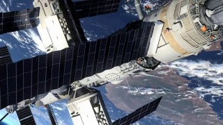 空间站在地球上方的飞行视频素材模板下载