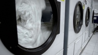 洗衣机洗衣服视频素材模板下载