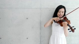 一个拉小提琴的女人，4K视频素材模板下载