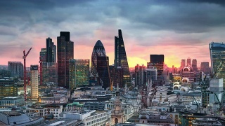 伦敦金融城。夕阳西下的伦敦全景。视频素材模板下载