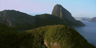 飞往巴西里约热内卢的休格洛夫山